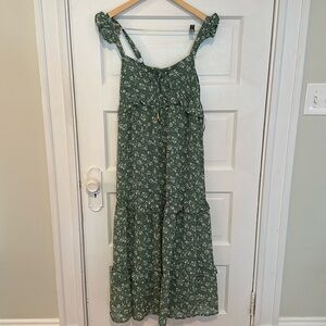 Size XS floral maxi green frilly dress